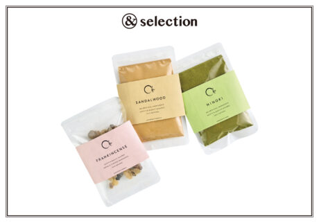 天然の香原料のみを使ったやさしい香りを楽しめる、〈チエ〉のレジン＆パウダー。