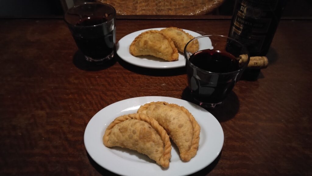 城ケ島マグロの茜身を使った、特製エンパナーダ。写真と文:按田優子 (『按田餃子』 店主) #3 城ケ島マグロの茜身を使った、特製エンパナーダ。写真と文:按田優子 (『按田餃子』 店主) #3