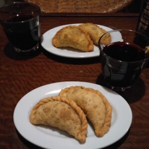 城ケ島マグロの茜身を使った、特製エンパナーダ。写真と文:按田優子 (『按田餃子』 店主) #3 城ケ島マグロの茜身を使った、特製エンパナーダ。写真と文:按田優子 (『按田餃子』 店主) #3