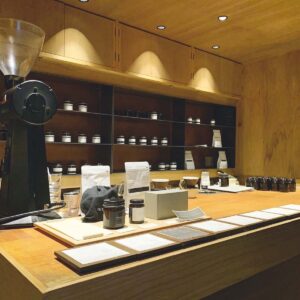 芸人・出井隼之介さんが案内する、探究と挑戦を続けるコーヒーショップ。 | FILTER SUPPLY
「茶室を思わせる空間がかっこいい! 中国・雲南省の豆を取り扱うなど、店主の常にチャレンジングな姿
勢にいつも感銘を受けています」 。ドリップコーヒー¥600~。▷福岡市中央区高砂1‒15‒17 ☎なし 12:00~
18:00(金土~17:00) 水木休 Instagram@filter.supply 芸人・出井隼之介さんが案内する、探究と挑戦を続けるコーヒーショップ。 | FILTER SUPPLY
「茶室を思わせる空間がかっこいい! 中国・雲南省の豆を取り扱うなど、店主の常にチャレンジングな姿
勢にいつも感銘を受けています」 。ドリップコーヒー¥600~。▷福岡市中央区高砂1‒15‒17 ☎なし 12:00~
18:00(金土~17:00) 水木休 Instagram@filter.supply