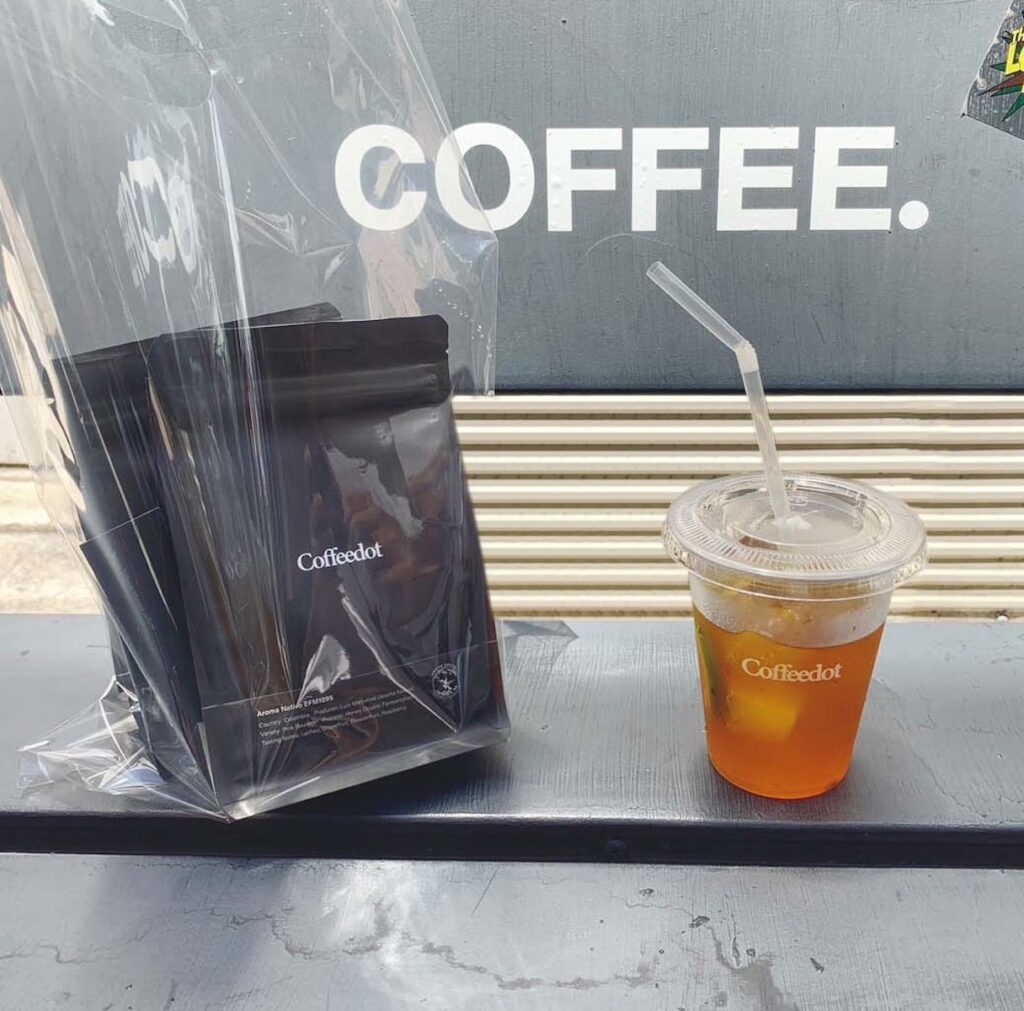 芸人・出井隼之介さんが案内する、探究と挑戦を続けるコーヒーショップ。