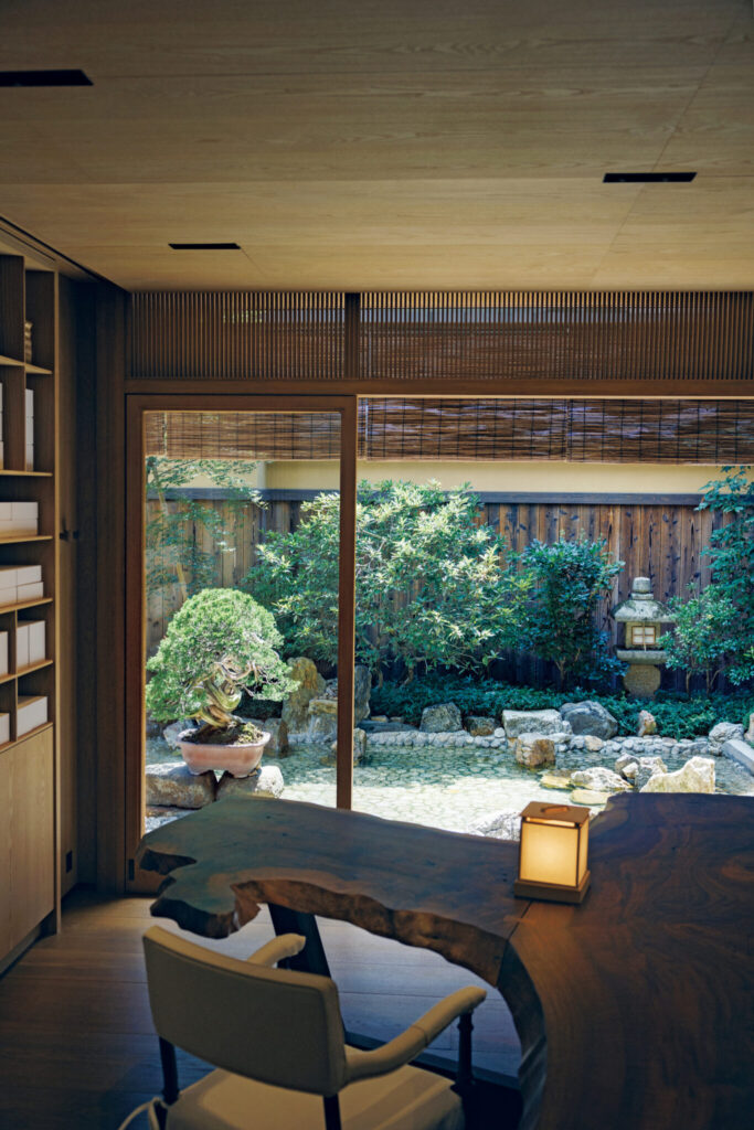 日本屈指の作庭家・北山安夫が手がけた庭でお茶の時間。ひみつの坪庭コレクション vol.22 日本屈指の作庭家・北山安夫が手がけた庭でお茶の時間。ひみつの坪庭コレクション vol.22
