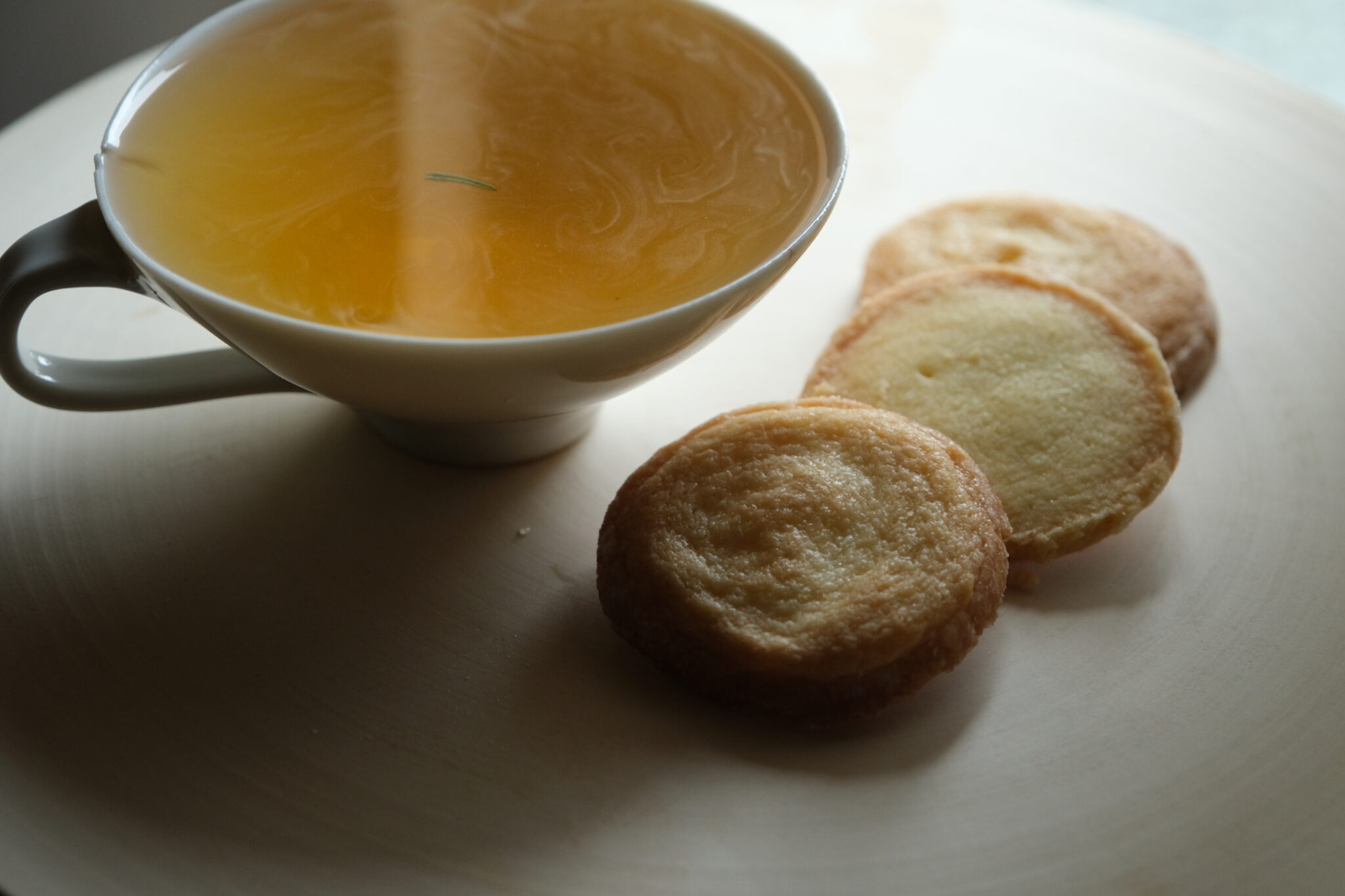 『Romi-Unie Confiture』のバターガレットには、春摘みダージリンティーを。写真と文：大西進 (『teteria』主宰) #2