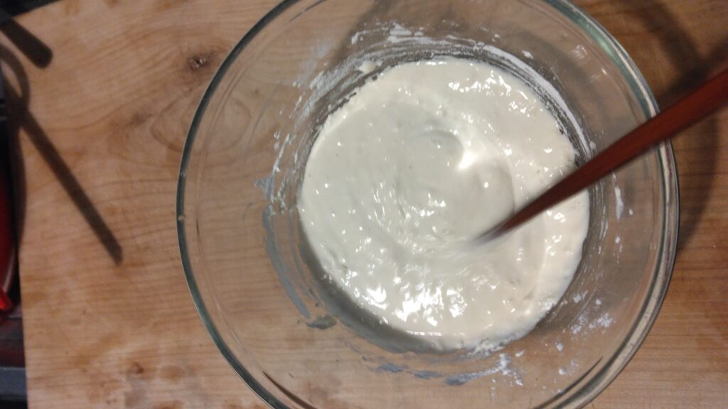 小麦粉、ドライイースト、水を混ぜているところ。まんべんなく混ざればよいので、私は箸1本で混ぜます。ペルーの中華街の肉まん、「ミンパオ」のレシピ。写真と文:按田優子 (『按田餃子』 店主) #4 | 小麦粉、ドライイースト、水を混ぜているところ。まんべんなく混ざればよいので、私は箸1本で混ぜます。 小麦粉、ドライイースト、水を混ぜているところ。まんべんなく混ざればよいので、私は箸1本で混ぜます。ペルーの中華街の肉まん、「ミンパオ」のレシピ。写真と文:按田優子 (『按田餃子』 店主) #4 | 小麦粉、ドライイースト、水を混ぜているところ。まんべんなく混ざればよいので、私は箸1本で混ぜます。