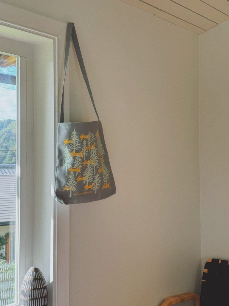 〈ミナ ペルホネン〉30周年を記念し、『&Premium』『Casa BRUTUS』による特別編集ムックが、12月23日 (火) に発売。