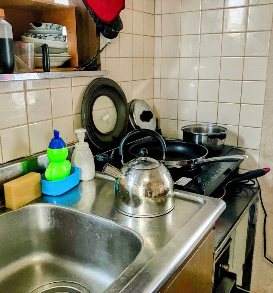 毎日を共にする、「結婚のやかん」。写真と文:古賀 及子 (エッセイスト) #4 毎日を共にする、「結婚のやかん」。写真と文:古賀 及子 (エッセイスト) #4