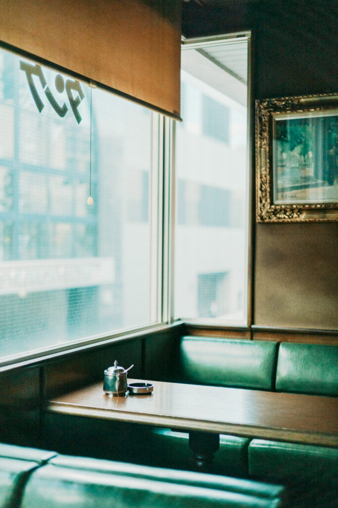 わたしの好きな岡山。純喫茶『ダンケ』の特等席でティータイム。写真と文：中川正子  (写真家) #4