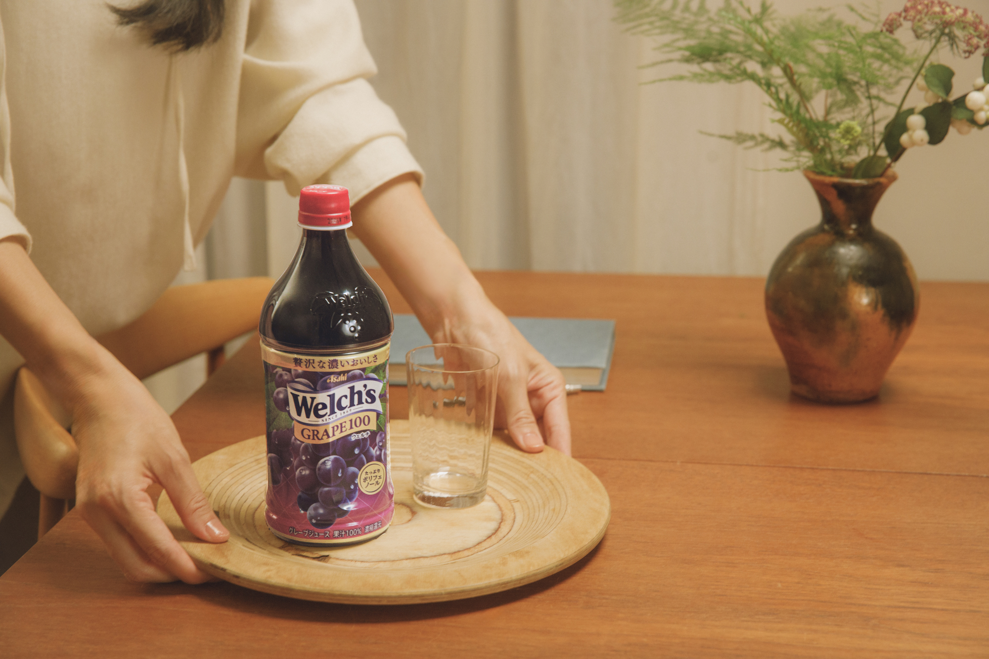 みずみずしいぶどうが描かれたパッケージが印象的な「Welch’s グレープ100」。800gの大容量もうれしい。