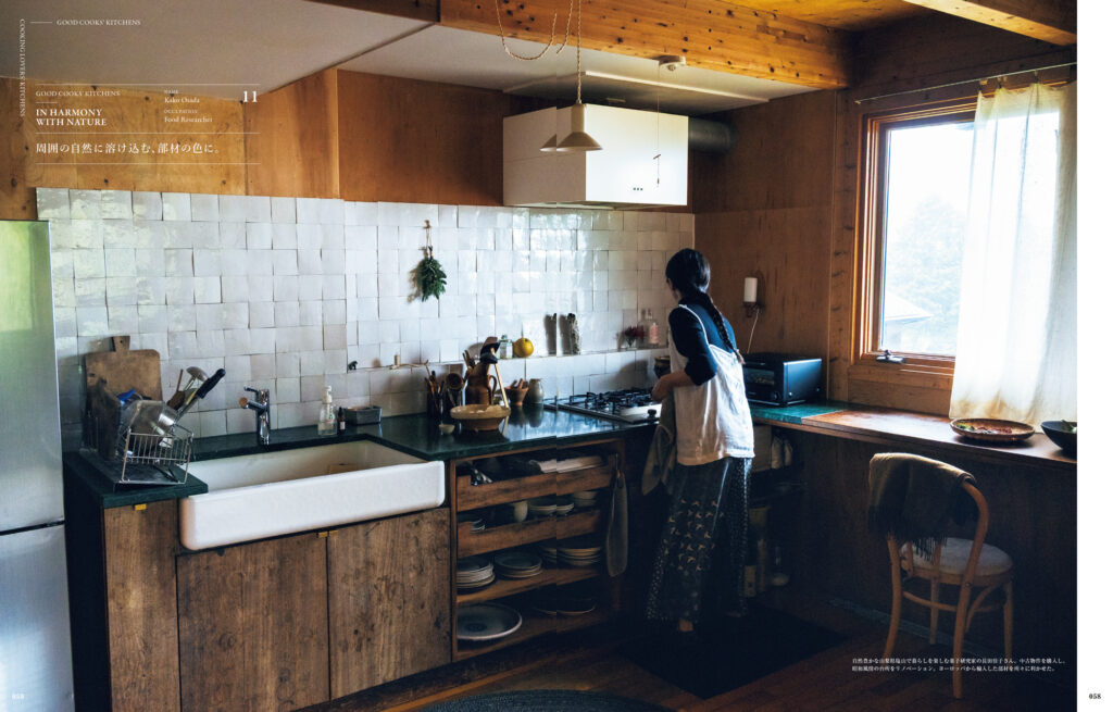 壁のモロッコタイルが美しい、菓子研究家・長田佳子さんのキッチン。自然豊かな山梨県塩山で暮らす。中古物件の昭和風情の台所をリノベーションした。 壁のモロッコタイルが美しい、菓子研究家・長田佳子さんのキッチン。自然豊かな山梨県塩山で暮らす。中古物件の昭和風情の台所をリノベーションした。