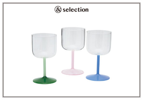 ポップなカラーリングで食卓を彩る〈ヘイ〉のワイングラス。