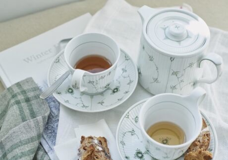 250年の伝統とともに。〈ロイヤル コペンハーゲン〉のテーブルウェアが彩る、心温まるホリデーシーズン。Happy Holidays with Royal Copenhagen