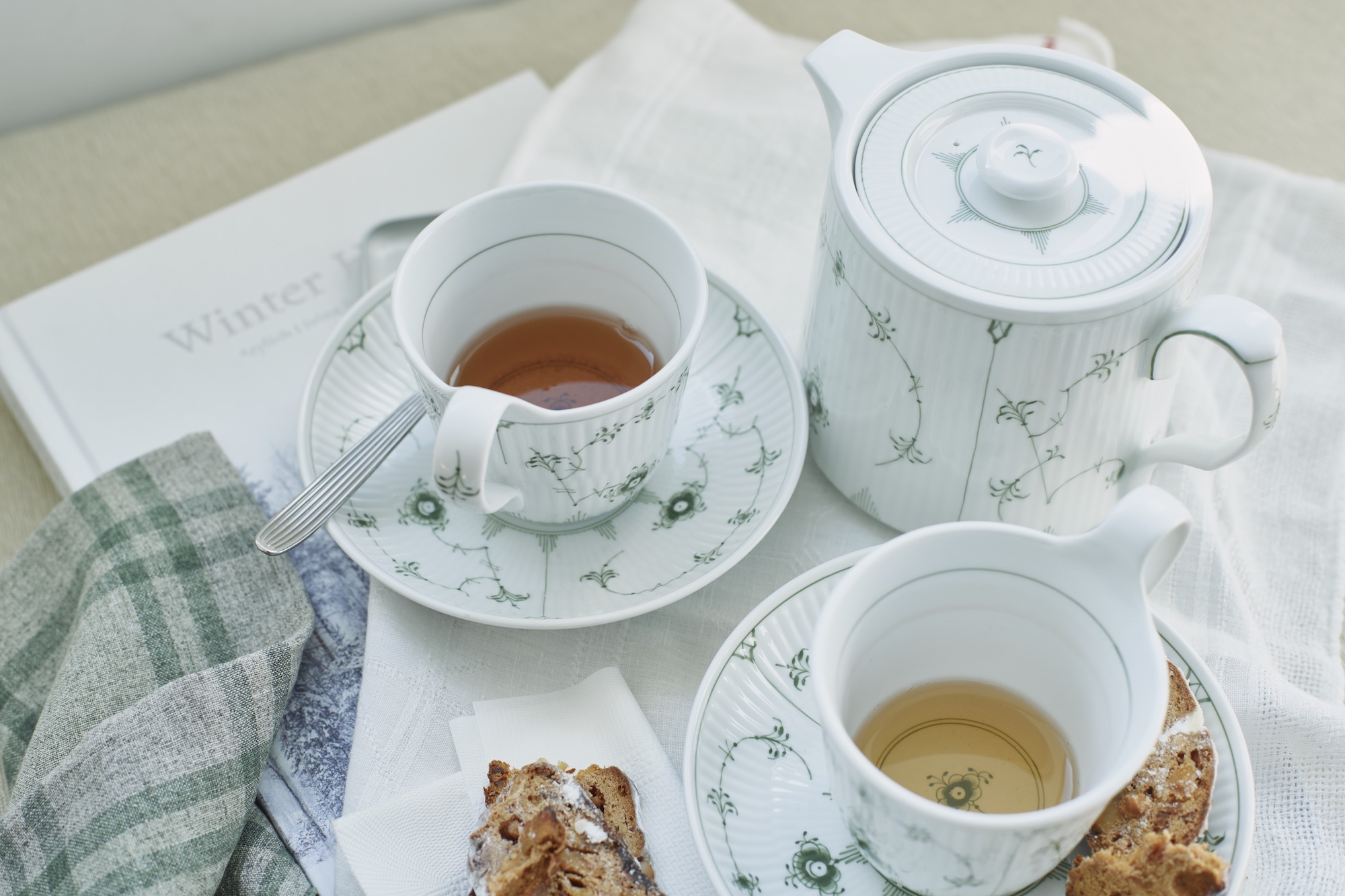 250年の伝統とともに。〈ロイヤル コペンハーゲン〉のテーブルウェアが彩る、心温まるホリデーシーズン。Happy Holidays with Royal Copenhagen