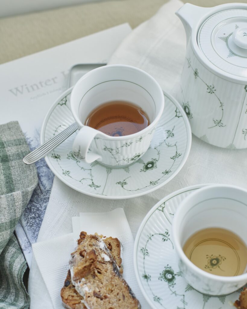 250年の伝統とともに。〈ロイヤル コペンハーゲン〉のテーブルウェアが彩る、心温まるホリデーシーズン。<i>Happy Holidays with Royal Copenhagen </i>