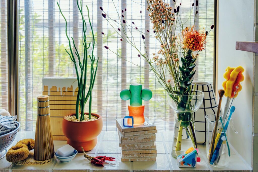 家事の動線を一直線におさめる。アートが彩る開放的なアイランドキッチン。