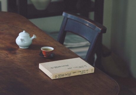 陶作家・安藤雅信さんが選ぶ、中国茶・台湾茶がもっとおいしくなる読書案内。