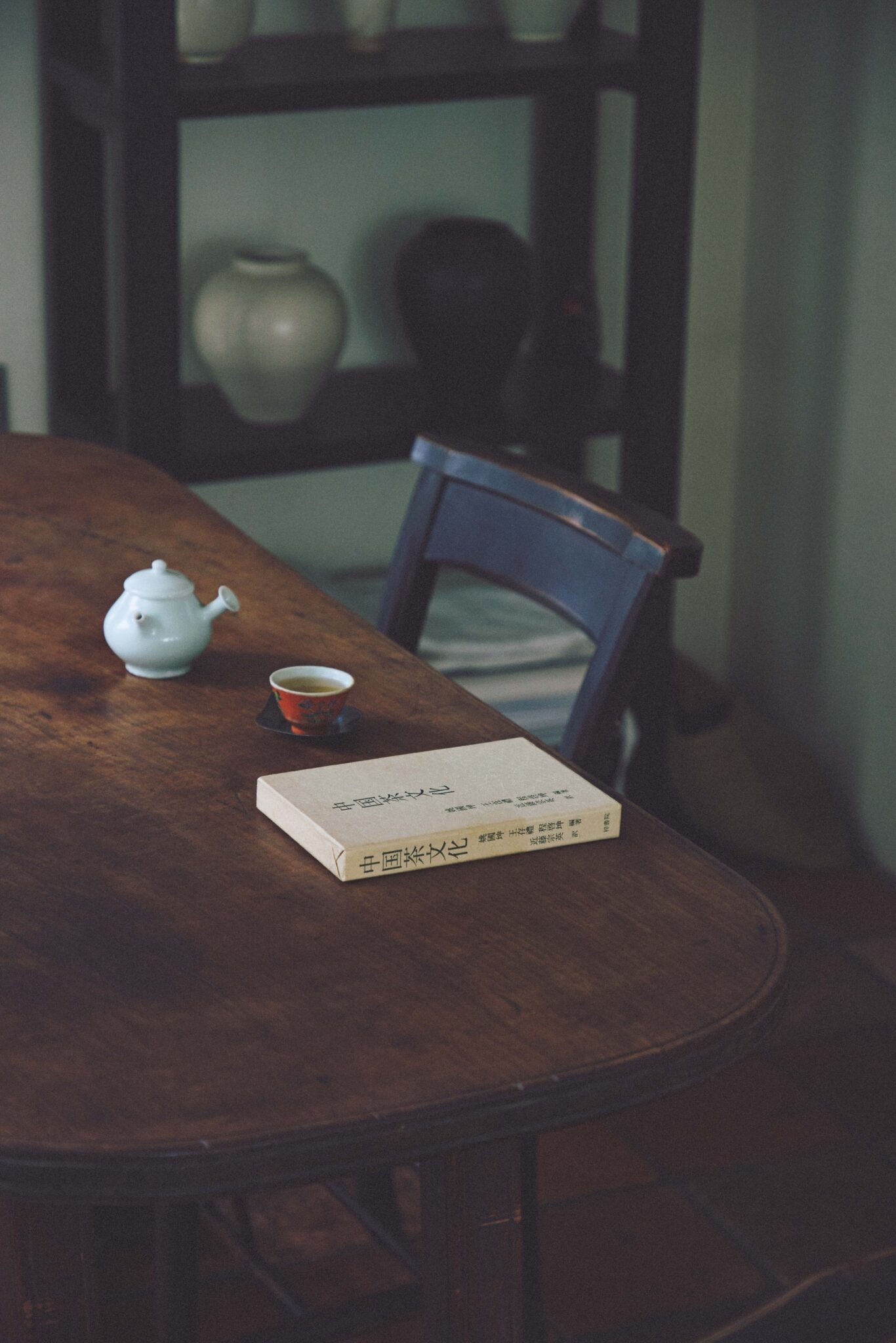 陶作家・安藤雅信さんが選ぶ、中国茶・台湾茶がもっとおいしくなる読書案内。