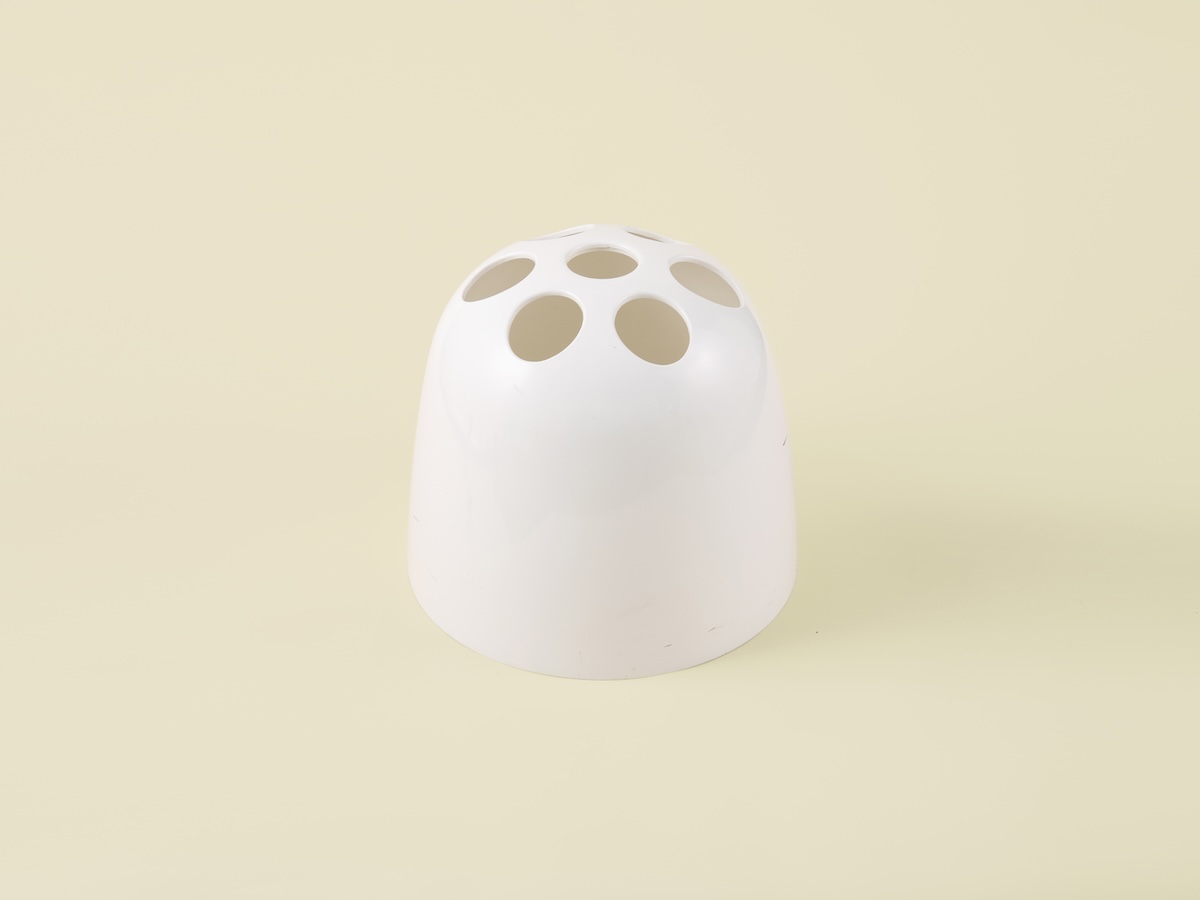 有機的かつ機能的なデザインをした〈Artemide〉の傘立て。骨董王子・郷古隆洋の日用品案内。