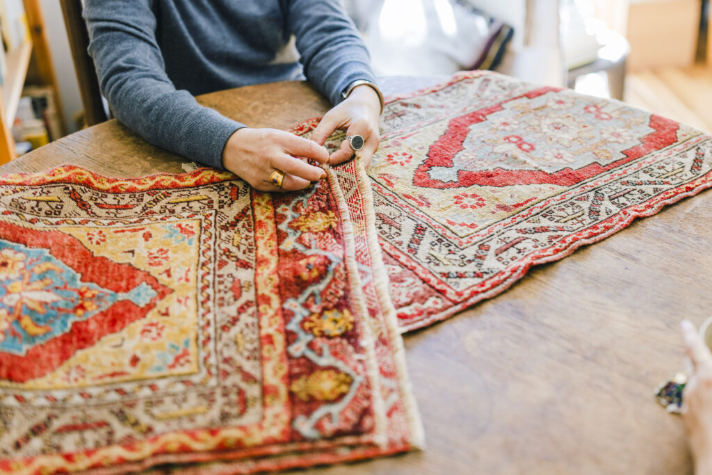 スタイリスト・石井佳苗さんと平井かずみさんが教えてくれた、ラグの楽しみ。