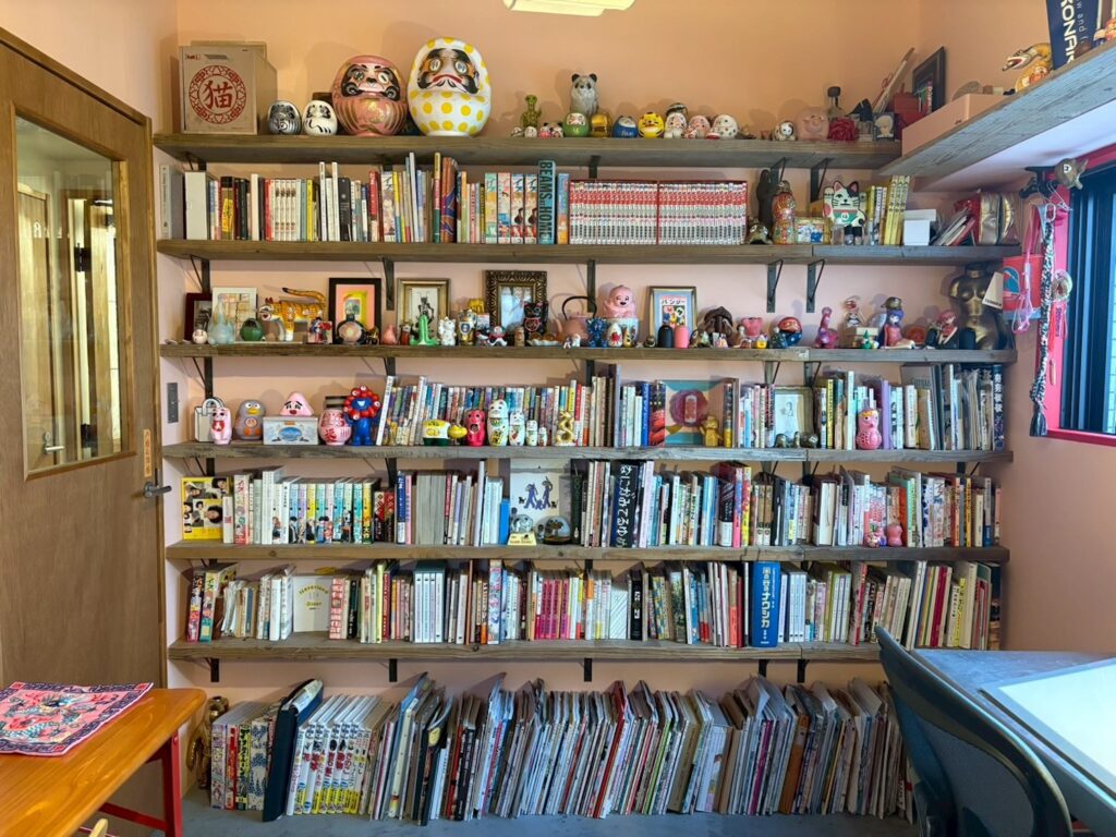 中古マンションリフォーム記。壁一面の本棚と、モルタル床。写真と文：コナリミサト (漫画家) #2