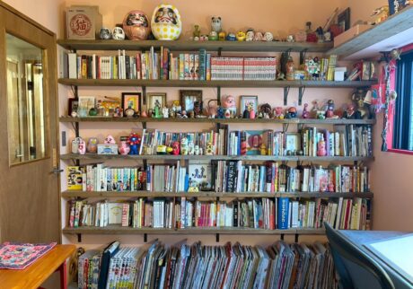 中古マンションリフォーム記。壁一面の本棚と、モルタル床。写真と文：コナリミサト (漫画家) #2