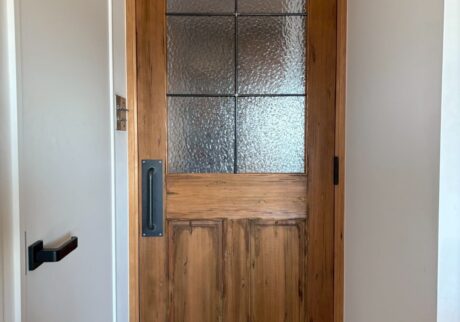 中古マンションリフォーム記。うっとりする、リビングの木製ドア。写真と文：コナリミサト (漫画家) #3