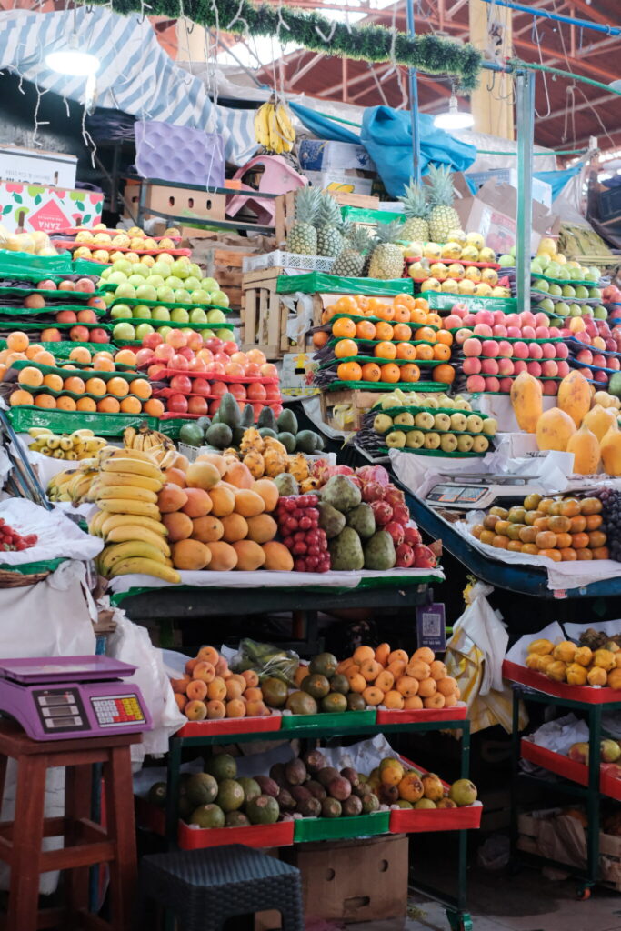 陳列美を眺める「ペルーのメルカド」。文：山口祐加 (自炊料理家) #3