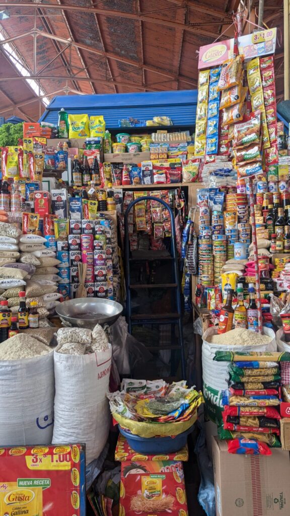 陳列美を眺める「ペルーのメルカド」。文：山口祐加 (自炊料理家) #3