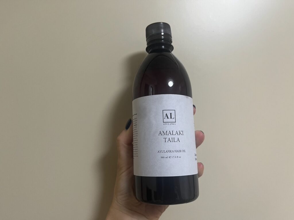 アーユルヴェーダで使われるアムラオイル。「しなやかな自分を作る4つの日常ごと②」〜アビヤンガ (オイルマッサージ) で心身を整える〜。写真と文:久保直子 (ウェルネス&ビューティジャーナリストほか) #2 | アーユルヴェーダで使われるアムラオイル。 アーユルヴェーダで使われるアムラオイル。「しなやかな自分を作る4つの日常ごと②」〜アビヤンガ (オイルマッサージ) で心身を整える〜。写真と文:久保直子 (ウェルネス&ビューティジャーナリストほか) #2