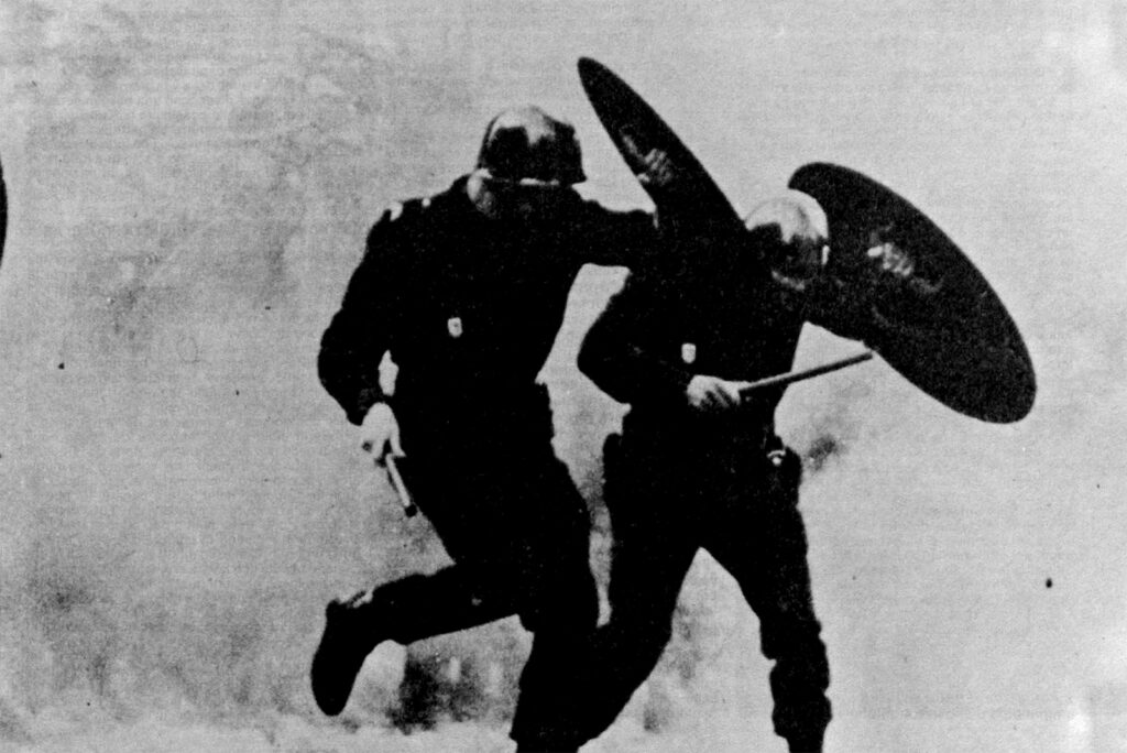 TOKYO ART BOOK FAIR TABF ブルーノ・ムナーリ エンツォ・マーリ エットレ・ソットサス ホンマタカシ 東京都現代美術館 | 「YES YES YES Revolutionary Press in Italy 1966-1977」
Rosso, nr. 15, MAR-APR. 1975 TOKYO ART BOOK FAIR TABF ブルーノ・ムナーリ エンツォ・マーリ エットレ・ソットサス ホンマタカシ 東京都現代美術館