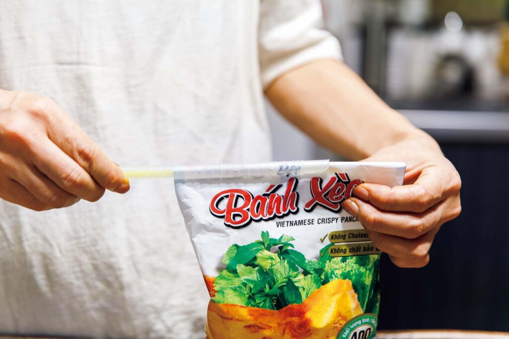 修復家・河井菜摘さんが選ぶ、本当に使いやすい消耗品。 | 河井さんが使っているスケルトンカラーはオンラインショップで販売中。 修復家・河井菜摘さんが選ぶ、本当に使いやすい消耗品。