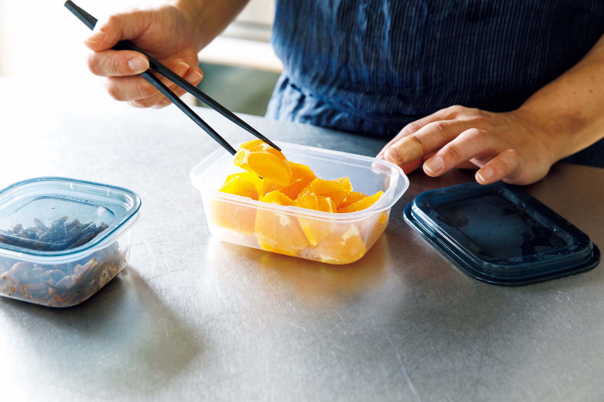 料理家・麻生要一郎さんが選ぶ、本当に使いやすい消耗品。 | 角型のほかスクエア270㎖も常備している。食品の一時保存だけでなく、おすそわけにも最適。