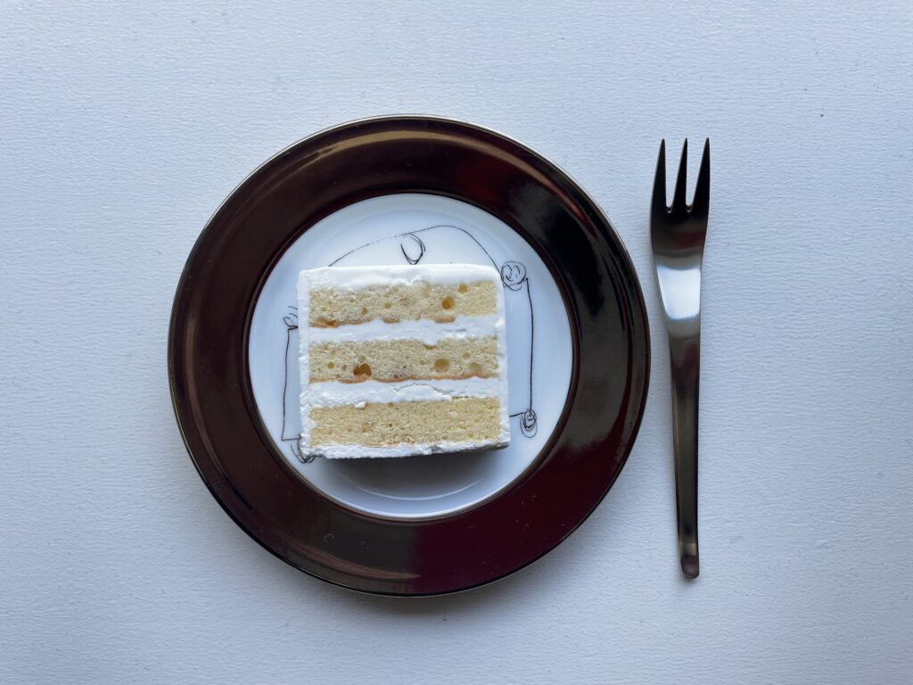 ほんのり塩味の、『カルピス社×ヴィザヴィ』の特撰バターケーキ。【手みやげのネタ帖】 ほんのり塩味の、『カルピス社×ヴィザヴィ』の特撰バターケーキ。【手みやげのネタ帖】