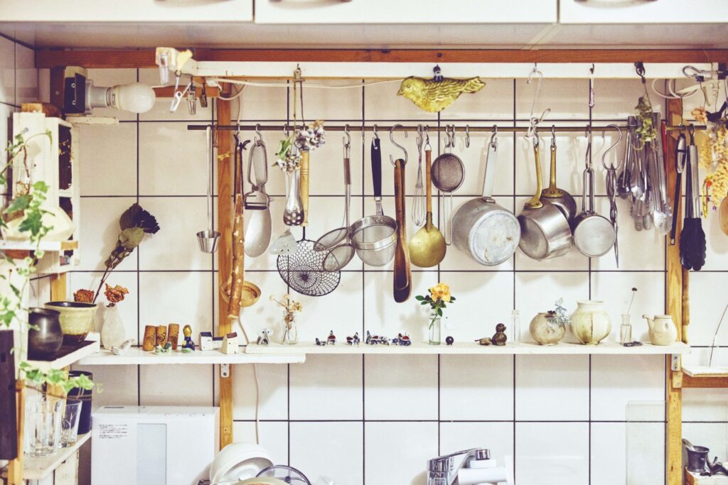自分たちの手で叶える「ちょうどよさ」。暮らし家・塩山奈央さんの台所。