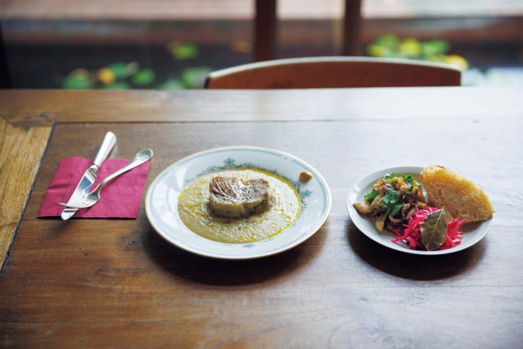 築50年の台所を改修したコックピット。料理家・小堀紀代美さんの台所。