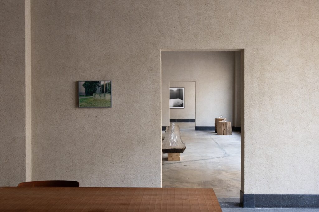 ガラス作家・山野アンダーソン陽子と写真家・三部正博の展覧会「Longing for Grey」が神戸『Vague Kobe』にて1月19日 (月) まで開催中。 | Photo : Vague Kobe ガラス作家・山野アンダーソン陽子と写真家・三部正博の展覧会「Longing for Grey」が神戸『Vague Kobe』にて1月19日 (月) まで開催中。 | Photo : Vague Kobe