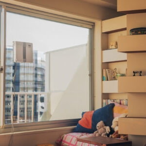 きれいな窓で、新しい年を。大切な人にも贈りたくなる、〈エコバックス〉の窓掃除ロボット。 きれいな窓で、新しい年を。大切な人にも贈りたくなる、〈エコバックス〉の窓掃除ロボット。