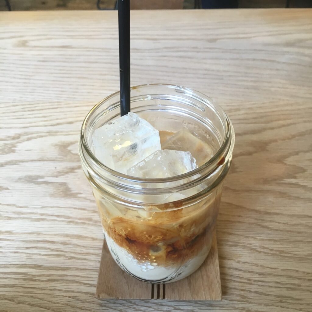 大阪・玉造『CAFENOTO COFFEE』で出合った、忘れられないダブルクラッチラテ。写真と文：石井ブレンド (お笑い芸人、『GOODFEELING COFFEE』オーナー) #1