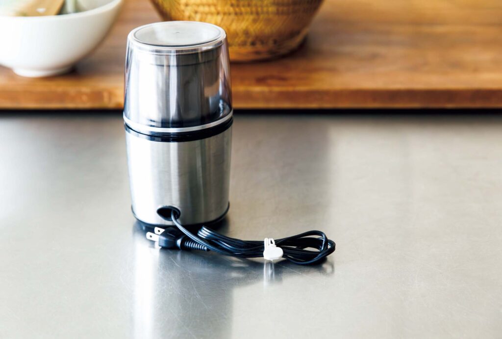 145_p091-098_BinB_31_絵柄伸ばし | 耐久性があるうえ、コードが短くても長くても美しくまとめられるので重宝している。 145_p091-098_BinB_31_絵柄伸ばし