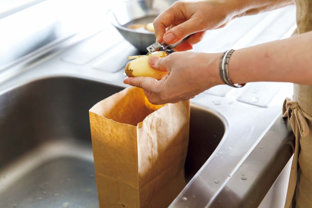 145_p091-098_BinB_44 | シンプルなデザインのものを選ぶと、キッチンがごちゃごちゃな印象にならない。 145_p091-098_BinB_44