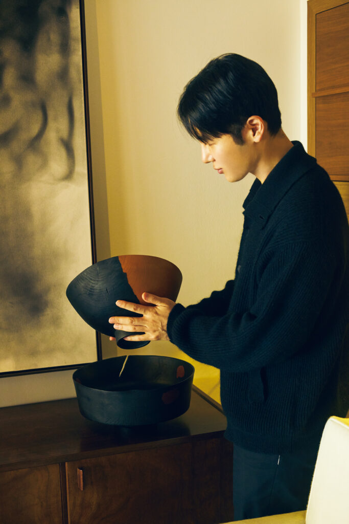 普段から愛用しているという、韓国の作家による器なども掲載。