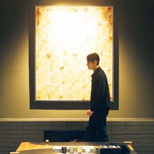 空間デザイナー、ヤン・テオさんが通う、伝統とモダンを感じられる場所『Eastern Edition Atelier』へ。 | テオさんの世界観を体現した空間。韓国で時代ごとに使われていた器を現代風に解釈したカップも販売。