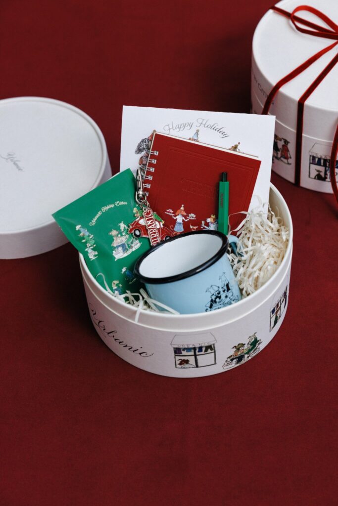 ③ホリデーグッズB | 購入者へのプレゼントの一例。