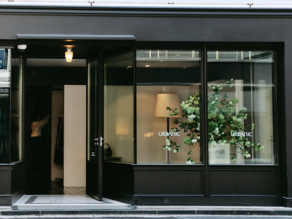 ④青山店の外観 | 青山店でもキャンペーンを実施。