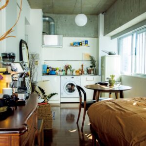 愛着のあるものだけを置いて。メディアクリエイター・Mamiさんが住む、27㎡のワンルーム。