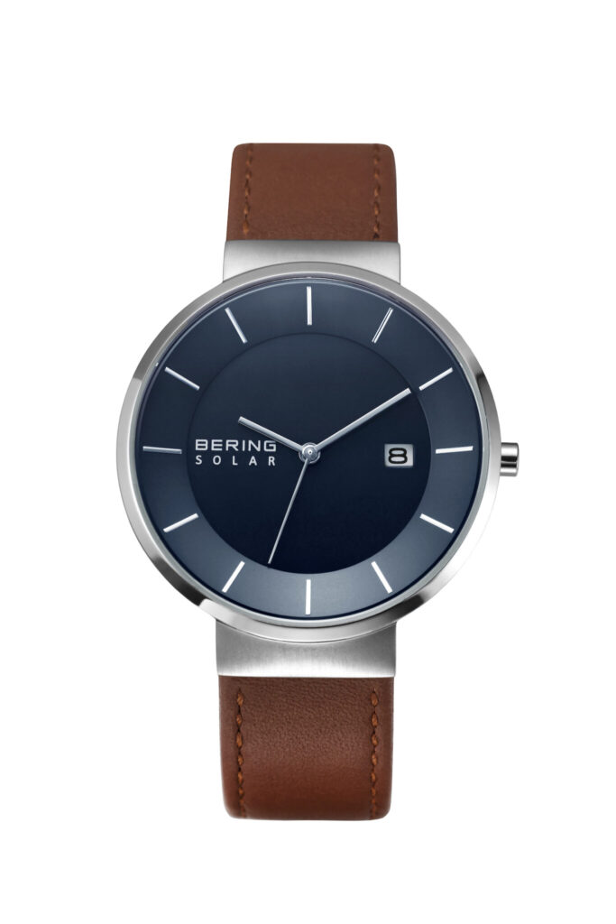 「Scandinavian Solar Navy Blue 14639-507」は、デイト表示の機能付き。時を刻む。その機能を、無駄なく美しく。〈BERING〉の腕時計。 | 「Scandinavian Solar Navy Blue 14639-507」は、デイト表示の機能付き。
