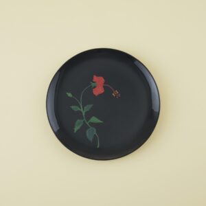 琉球漆器のハイビスカス柄の丸盆。骨董王子・郷古隆洋の日用品案内。