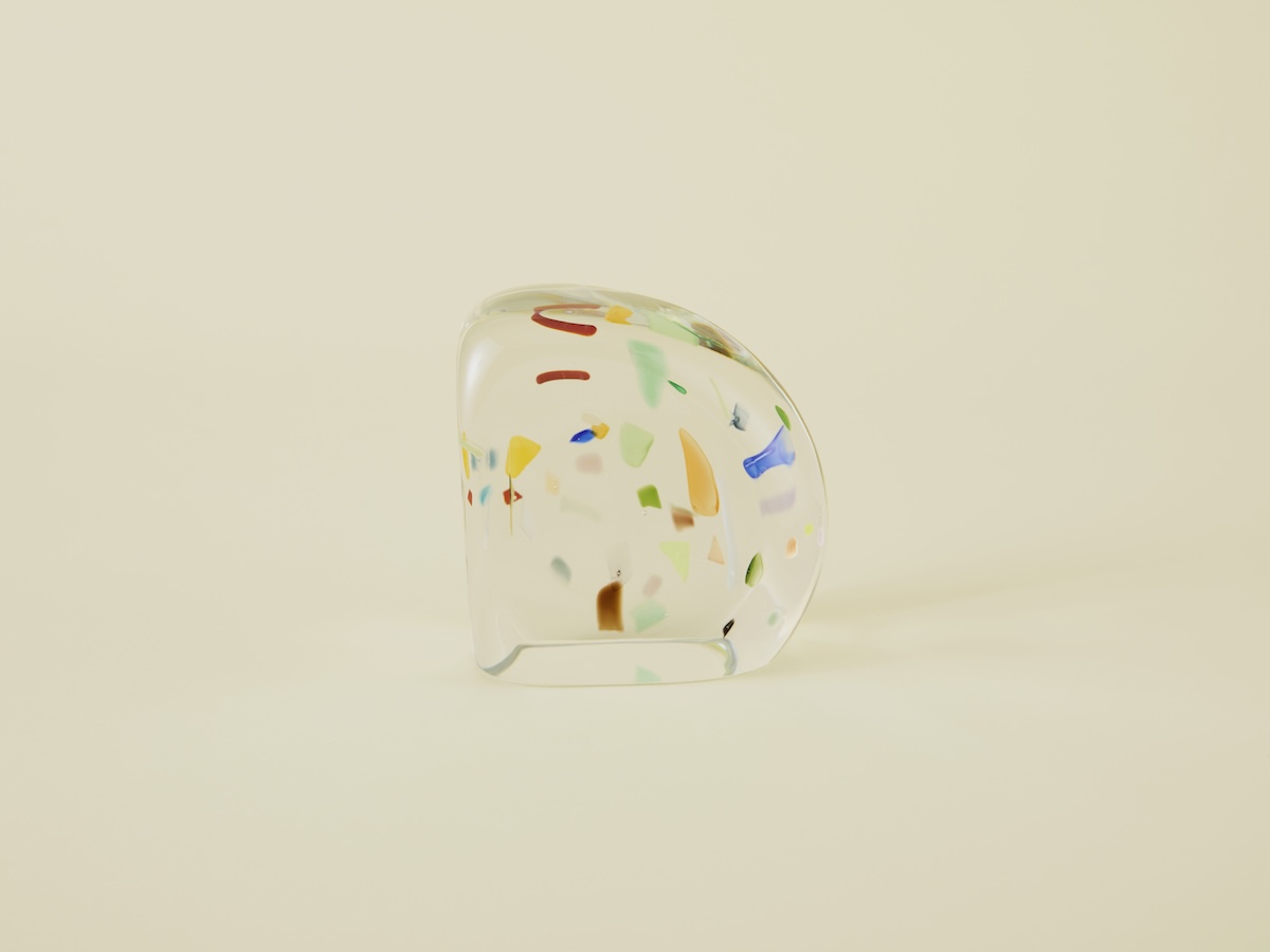 ブックエンドとしても活躍する〈スタジオプレパ〉のガラスブロック。骨董王子・郷古隆洋の日用品案内。