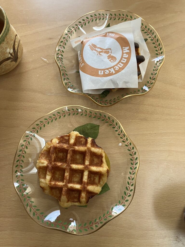 ニットデザイナー・小林花さんのおうちの話。写真と文：服部恭平 (写真家)