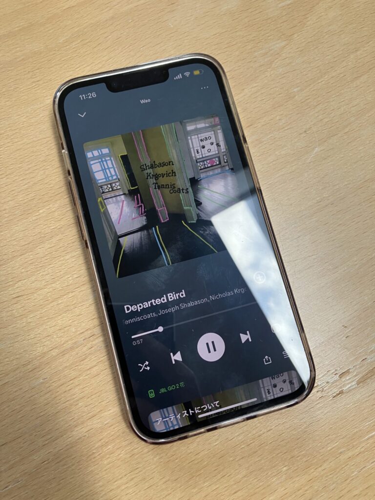ニットデザイナー・小林花さんのおうちの話。写真と文：服部恭平 (写真家) 
