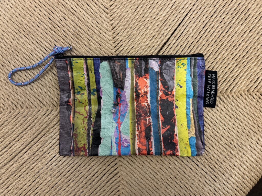 ミュージアムショップではオリジナルのポーチをゲット。